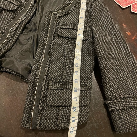 Hinge Size S , Black / Grey raw edge high low blazer - Picture 9 of 13